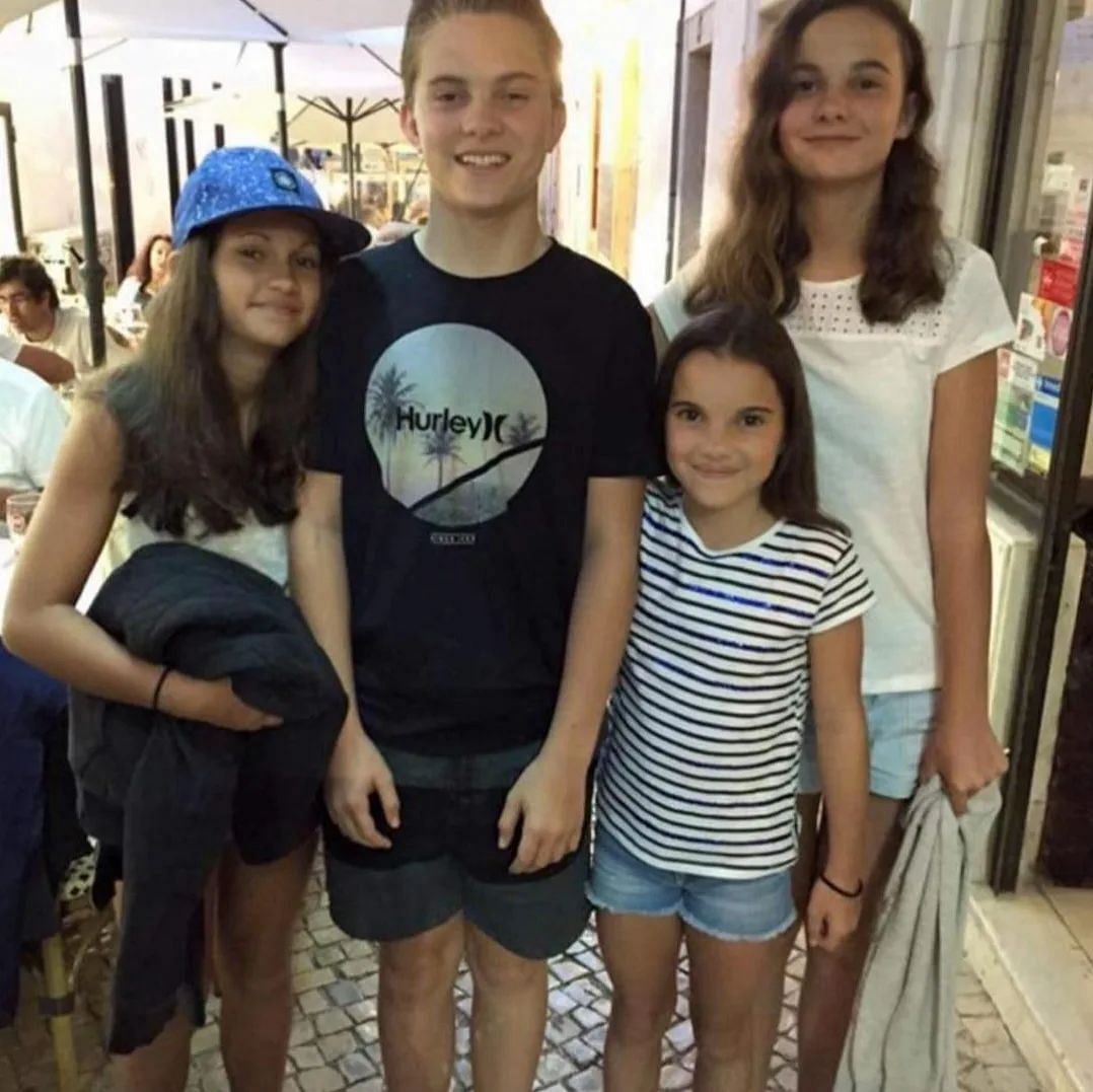 Oscar and his sisters 💕 (Edie, Mae, and Hattie) ✨ I saw this photo on TikTok and I loved it — they look so cute!❤️ 📷: @/8scarp1stri on Tiktok